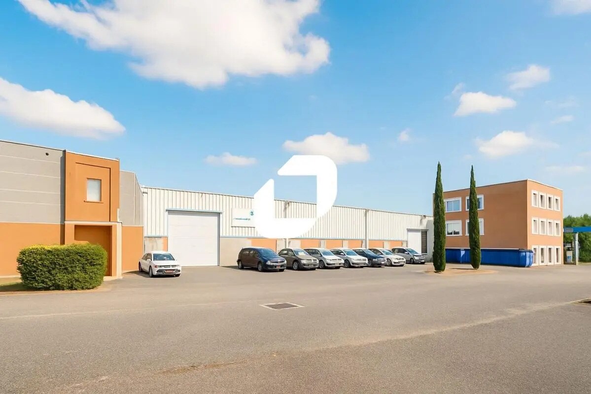 Local d’activités dans Chassieu à louer Photo de l’immeuble– Image 1 sur 18