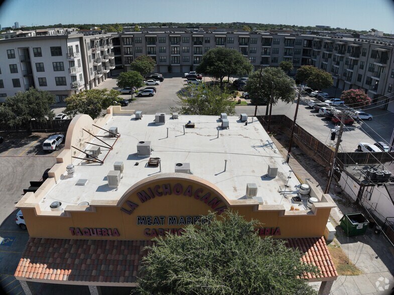 2420 N Fitzhugh Ave, Dallas, TX à louer – Image 2 sur 10