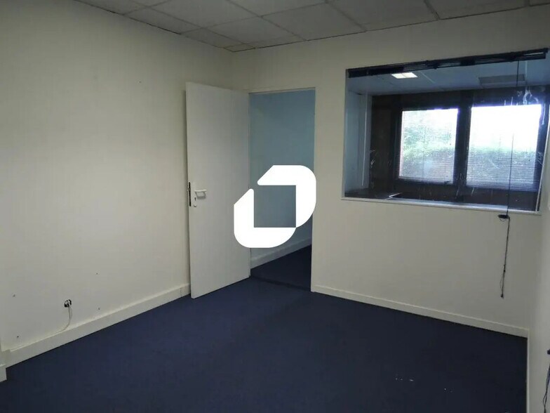 Bureau dans Croissy-Beaubourg à louer - Photo de l’immeuble – Image 2 sur 5