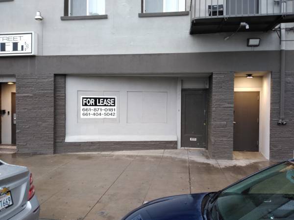 900-948 Baker St, Bakersfield, CA à louer - Photo de l’immeuble – Image 2 sur 7
