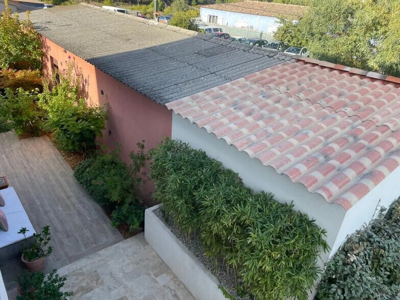 Industriel/Logistique dans Rougiers à vendre - Photo de l’immeuble – Image 1 sur 10