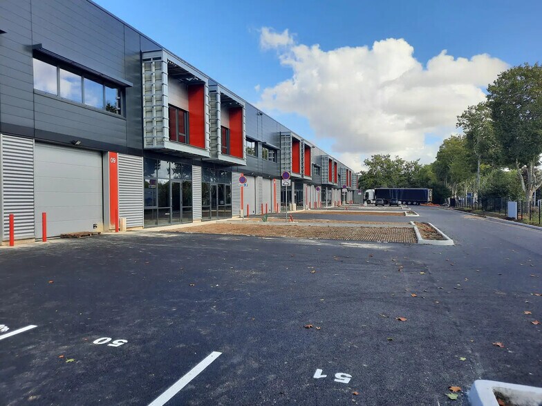 Industriel/Logistique dans Bondoufle à louer - Photo de l’immeuble – Image 3 sur 4