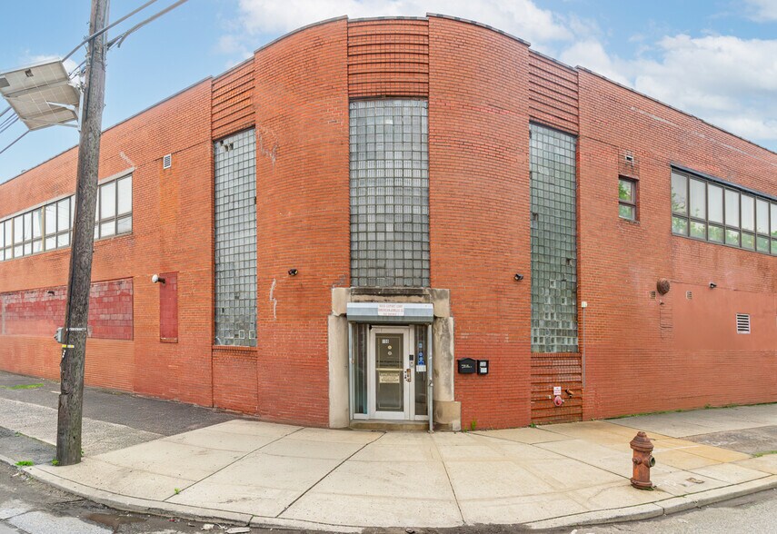 150 Avenue L, Newark, NJ à vendre - Photo de l’immeuble – Image 2 sur 49