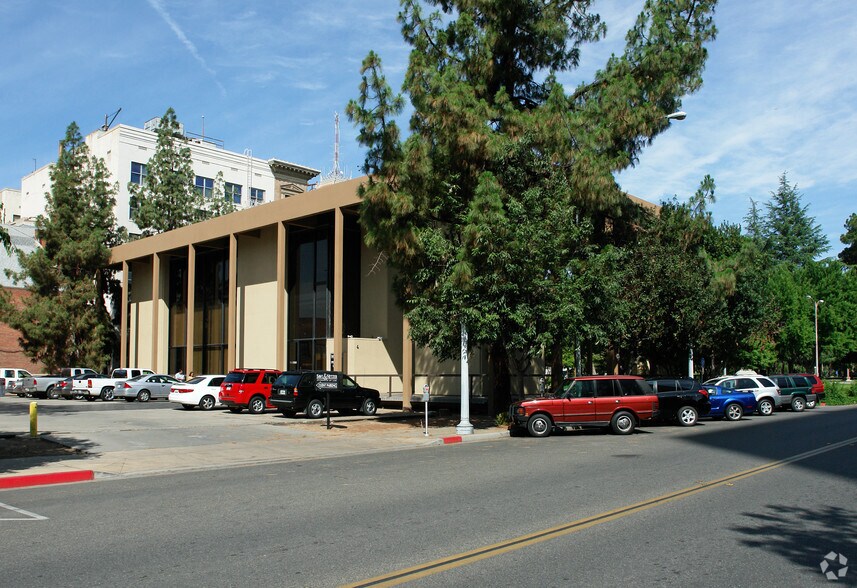 2150 Tulare St, Fresno, CA à louer - Photo de l’immeuble – Image 2 sur 5