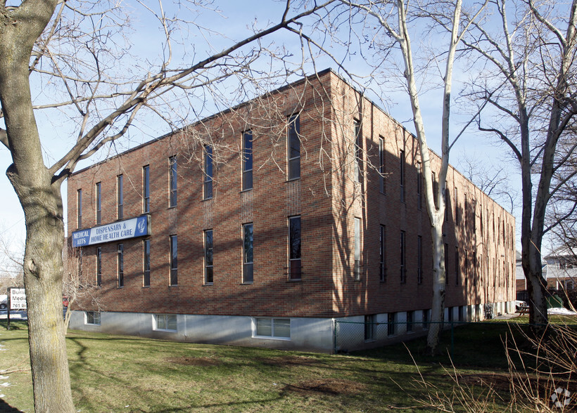 761 Brant St, Burlington, ON à louer - Photo de l’immeuble – Image 2 sur 4