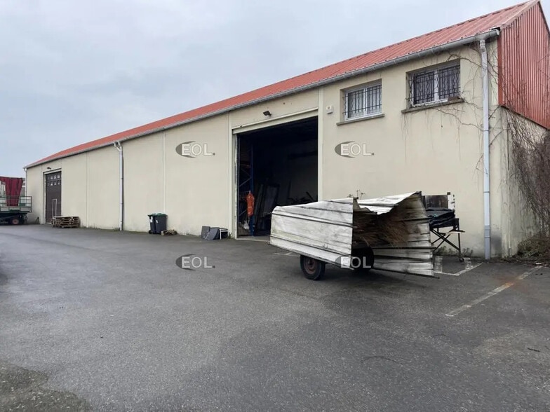 Local d'activités dans Le Mesnil-Aubry à vendre - Photo de l’immeuble – Image 1 sur 10