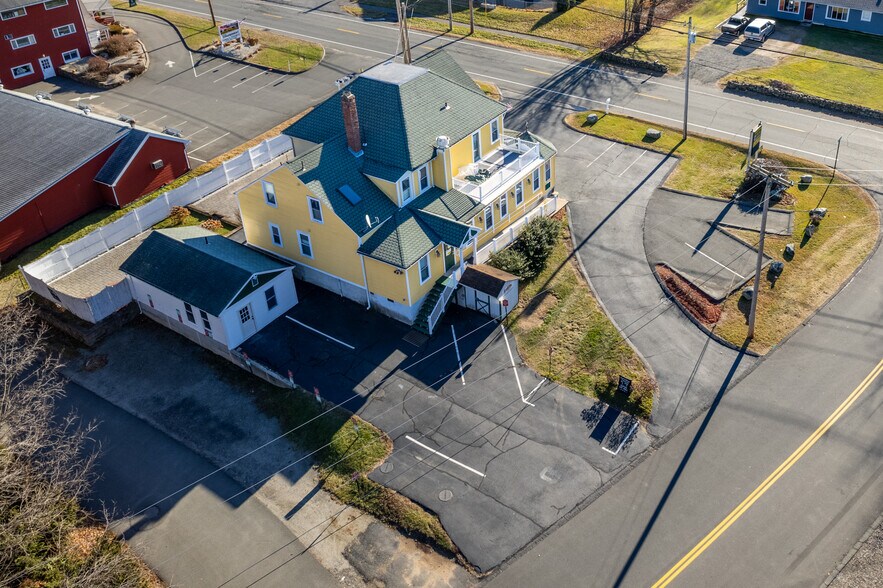 181 W State St, Granby, MA à vendre - Aérien – Image 2 sur 93