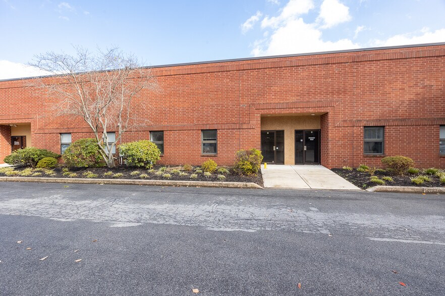640 Snyder Ave, West Chester, PA à vendre - Photo de l’immeuble – Image 2 sur 36