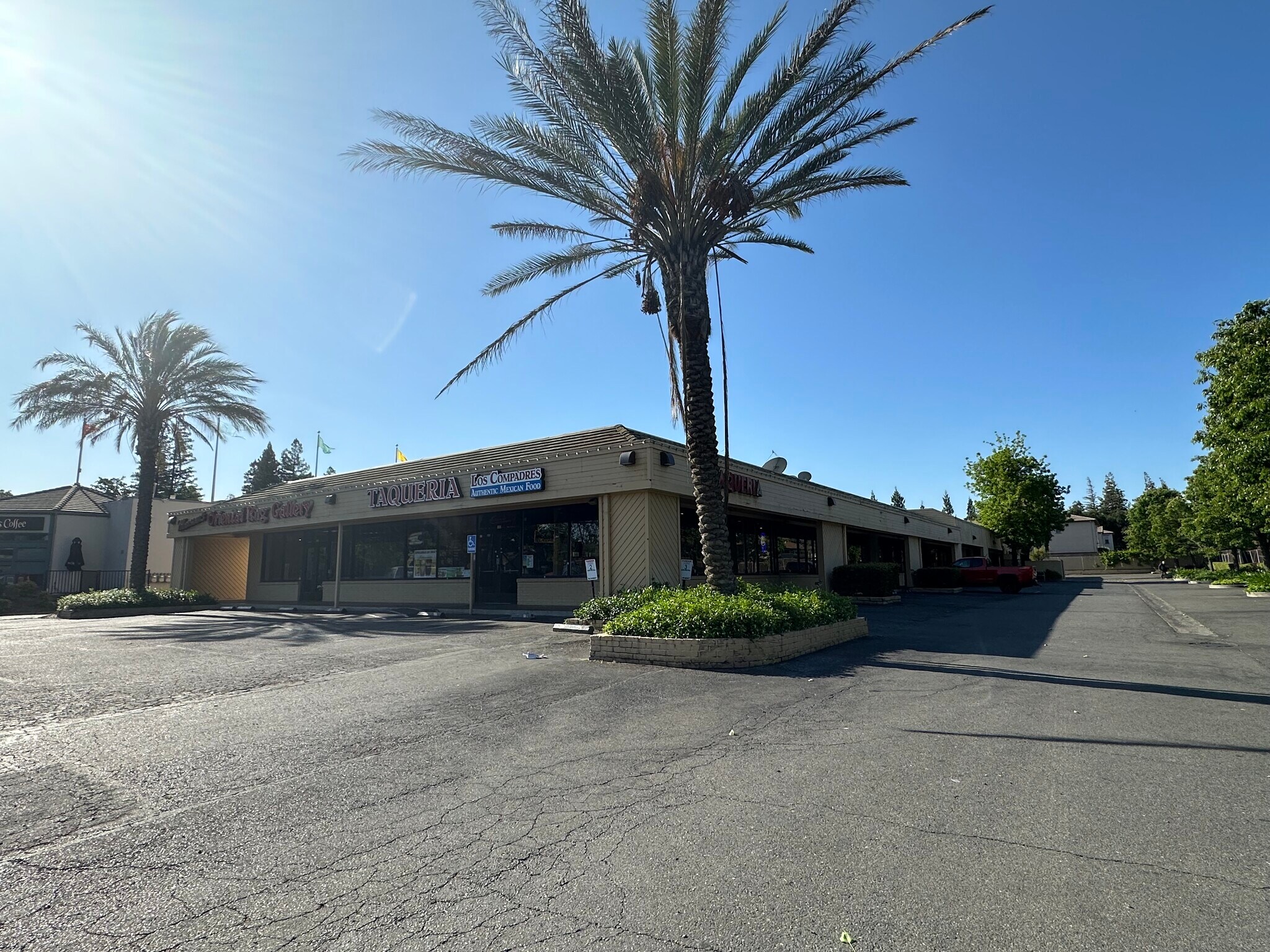 2550 Fair Oaks Blvd, Sacramento, CA à louer Photo de l’immeuble– Image 1 sur 9