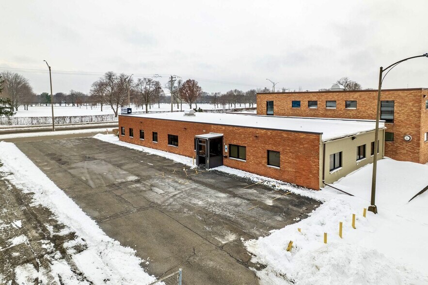 1316 E Empire St, Bloomington, IL à vendre - Photo de l’immeuble – Image 3 sur 19