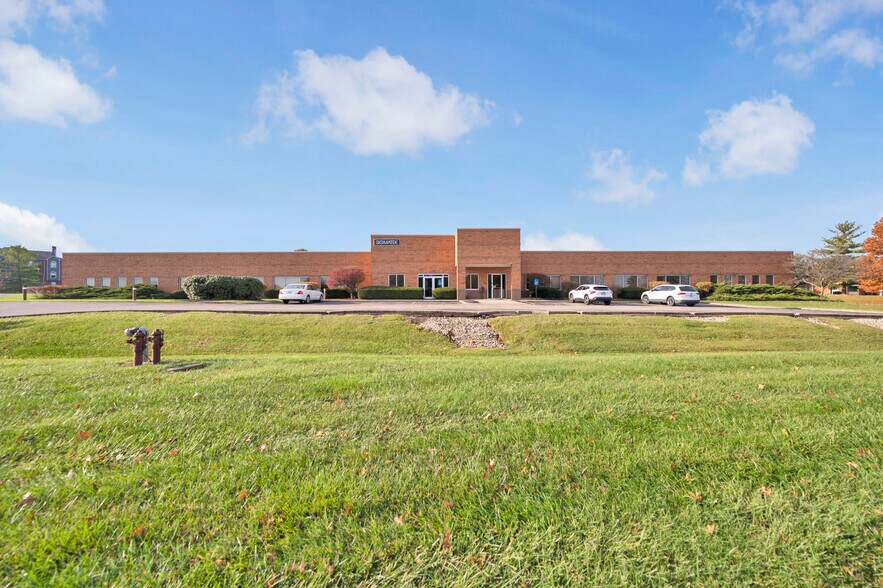 1445 Kemper Meadow Dr, Cincinnati, OH à vendre - Photo de l’immeuble – Image 2 sur 34