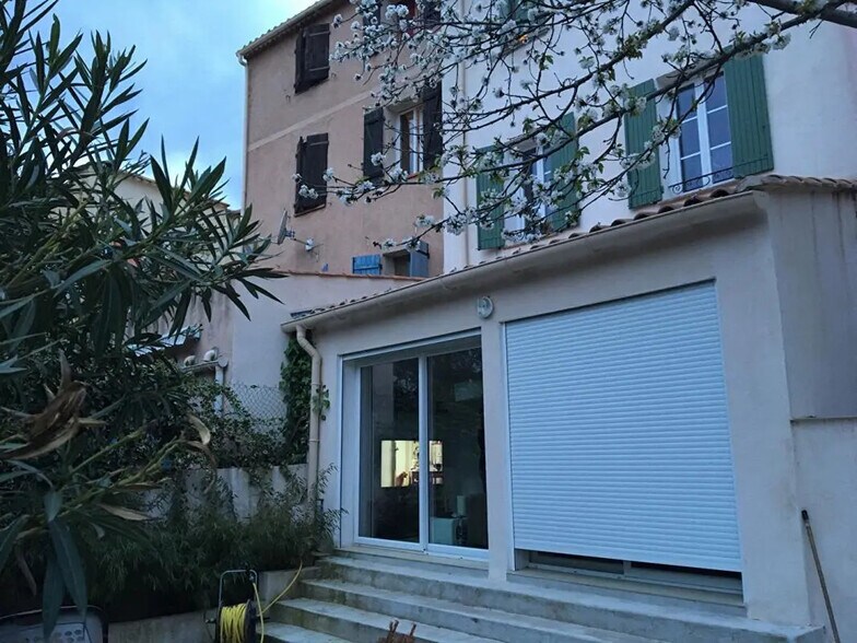 Local d'activités dans Cuers à vendre - Photo de l’immeuble – Image 1 sur 8