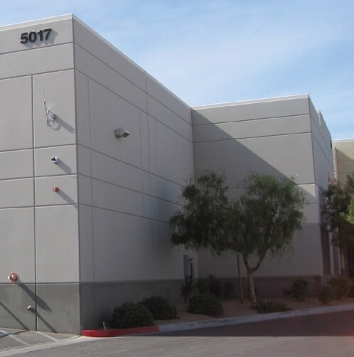 5017 W Diablo Dr, Las Vegas, NV à louer - Photo de l’immeuble – Image 3 sur 5