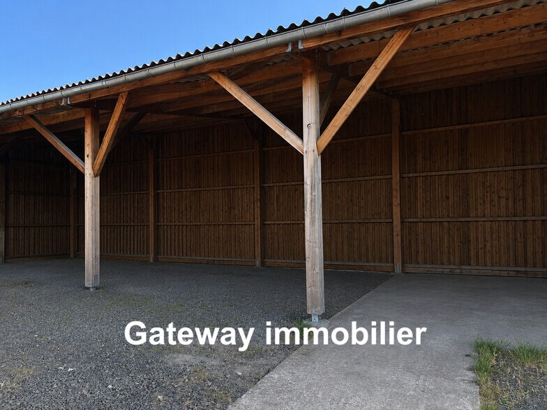 Industriel/Logistique dans La Roche-Blanche à vendre - Photo de l’immeuble – Image 3 sur 20