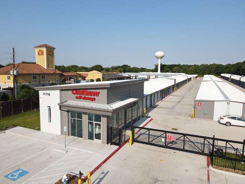 11716 Veterans Memorial Dr, Houston, TX à vendre - Photo principale – Image 1 sur 7