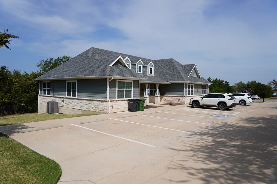 212 E Broadway St, Prosper, TX à louer - Photo de l’immeuble – Image 2 sur 10