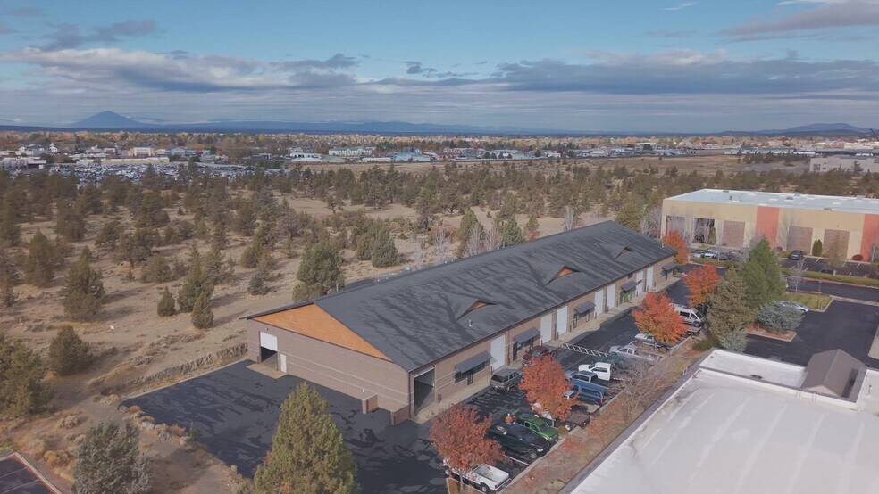 736 SW Umatilla Ave, Redmond, OR à louer - Vidéo sur l’annonce professionnelle – Image 2 sur 16