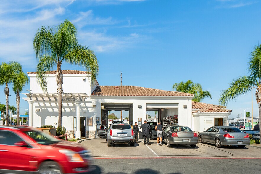 9032 Adams Ave, Huntington Beach, CA à vendre - Photo de l’immeuble – Image 3 sur 5