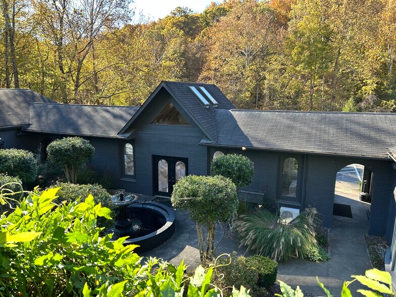 911 State Road 46 W, Nashville, IN à vendre - Photo de l’immeuble – Image 2 sur 23