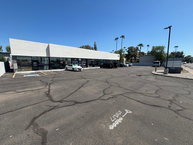 1324-1326 W University Dr, Tempe, AZ à louer - Photo de l’immeuble – Image 3 sur 8