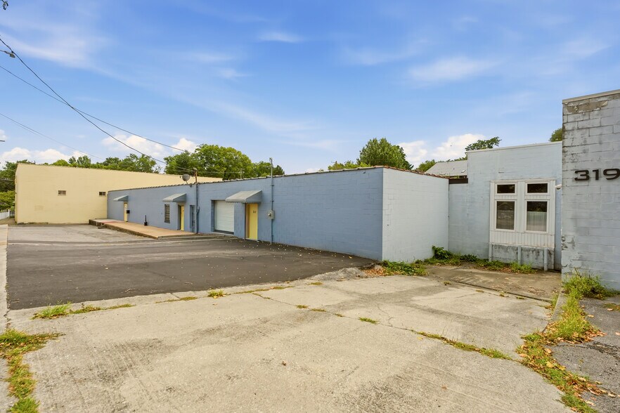 303-311 E Anderson Ave, Knoxville, TN à louer - Photo de l’immeuble – Image 3 sur 19