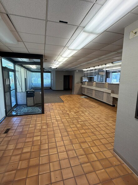 14801 E 12 Mile Rd, Warren, MI à vendre - Photo intérieure – Image 3 sur 7