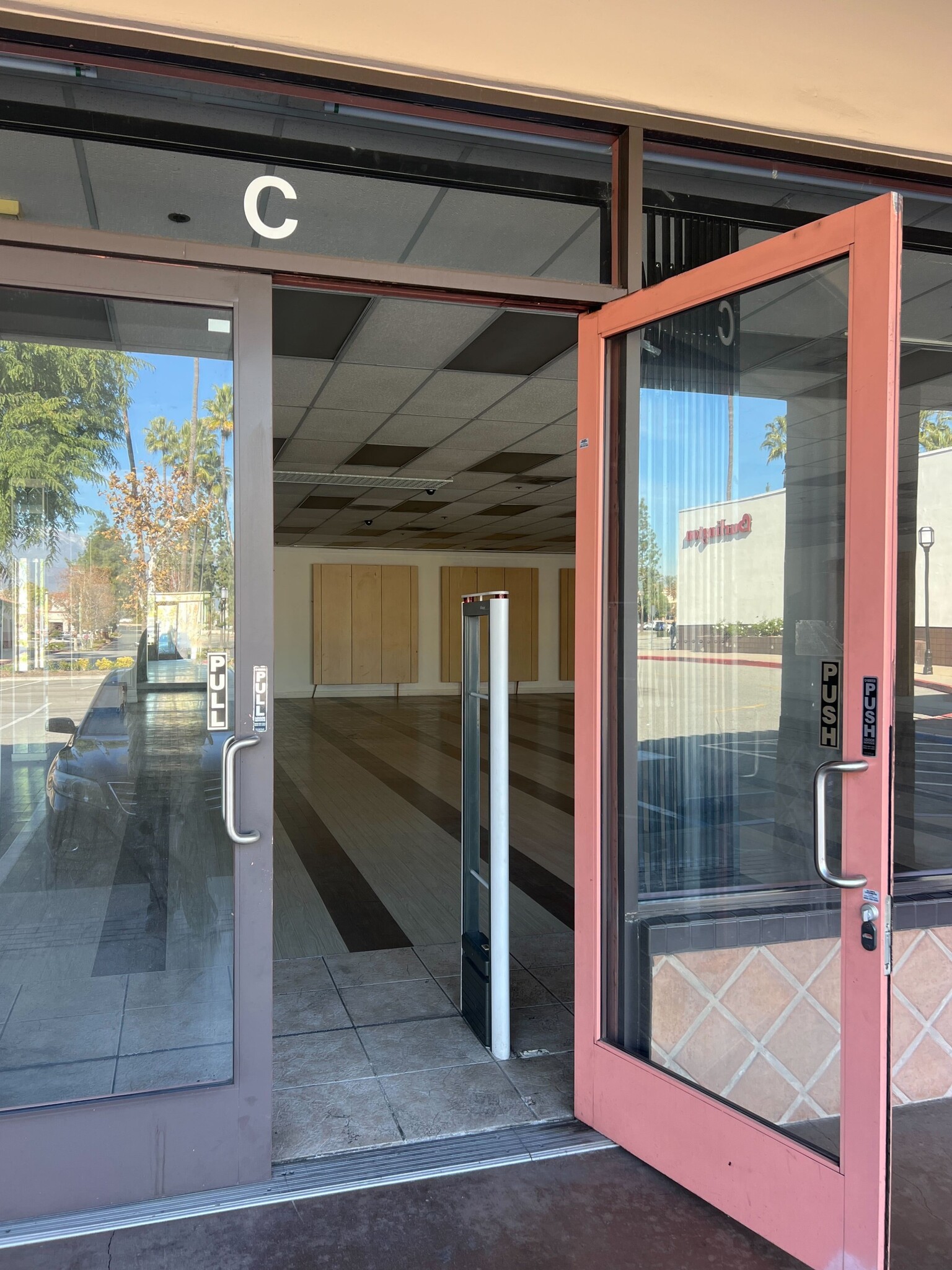 5533-5549 Philadelphia St, Chino, CA à louer Photo de l’immeuble– Image 1 sur 11