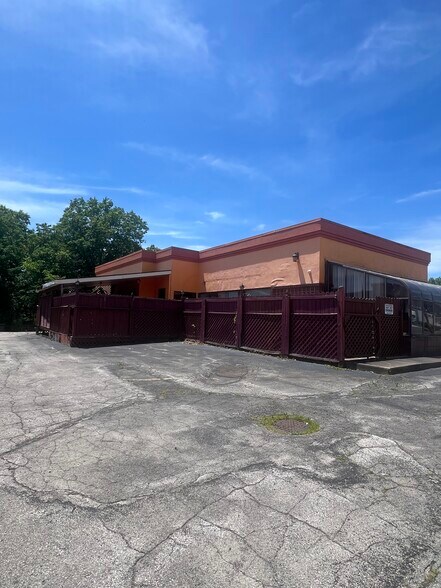 3031 Mahoning Ave, Youngstown, OH à vendre - Photo de l’immeuble – Image 2 sur 8
