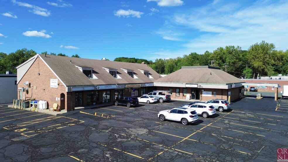 252-260 Hartford Ave, Newington, CT à louer - Photo de l’immeuble – Image 2 sur 4