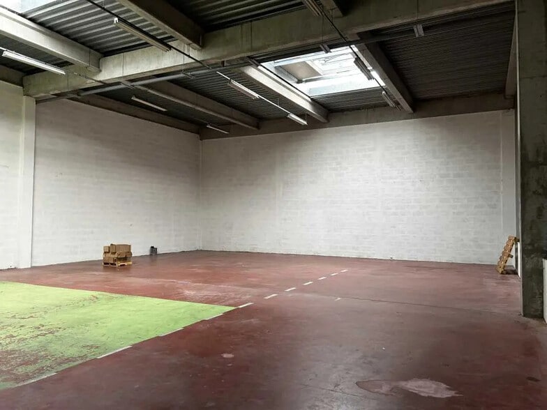 15 Rue Jean Zay, Saint-Priest à louer - Photo de l’immeuble – Image 2 sur 21