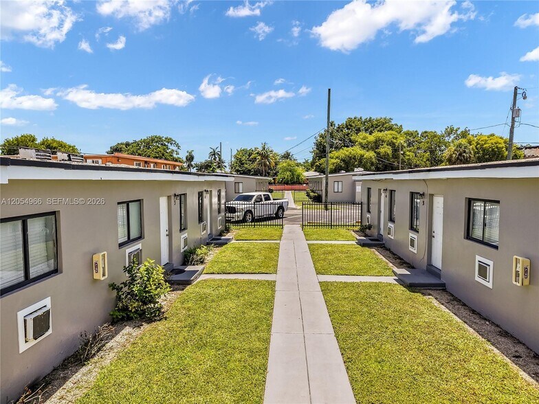 2080-2090 NW 31st St, Miami, FL à vendre - Photo de l’immeuble – Image 2 sur 8