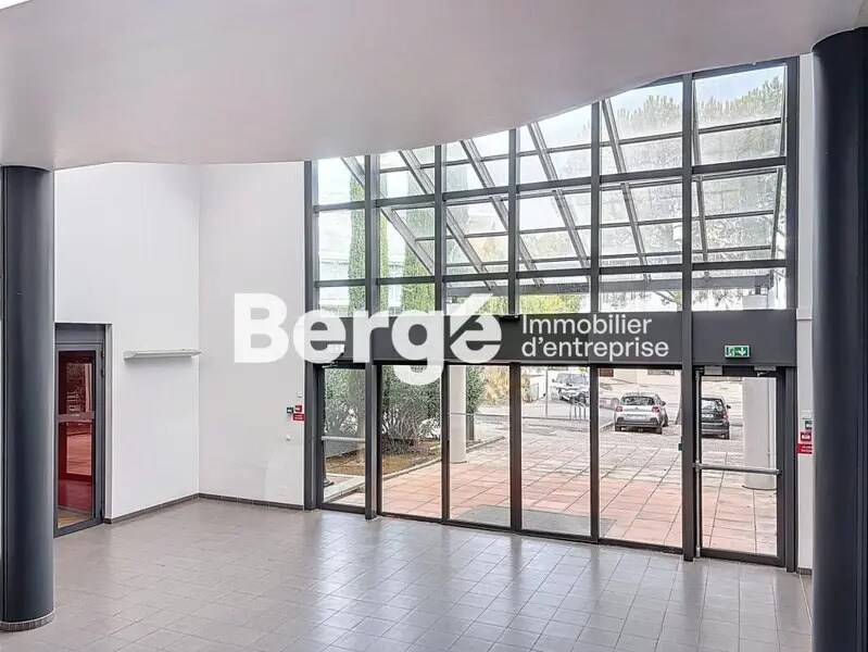Bureau dans Valbonne à louer Hall d’entrée– Image 1 sur 10