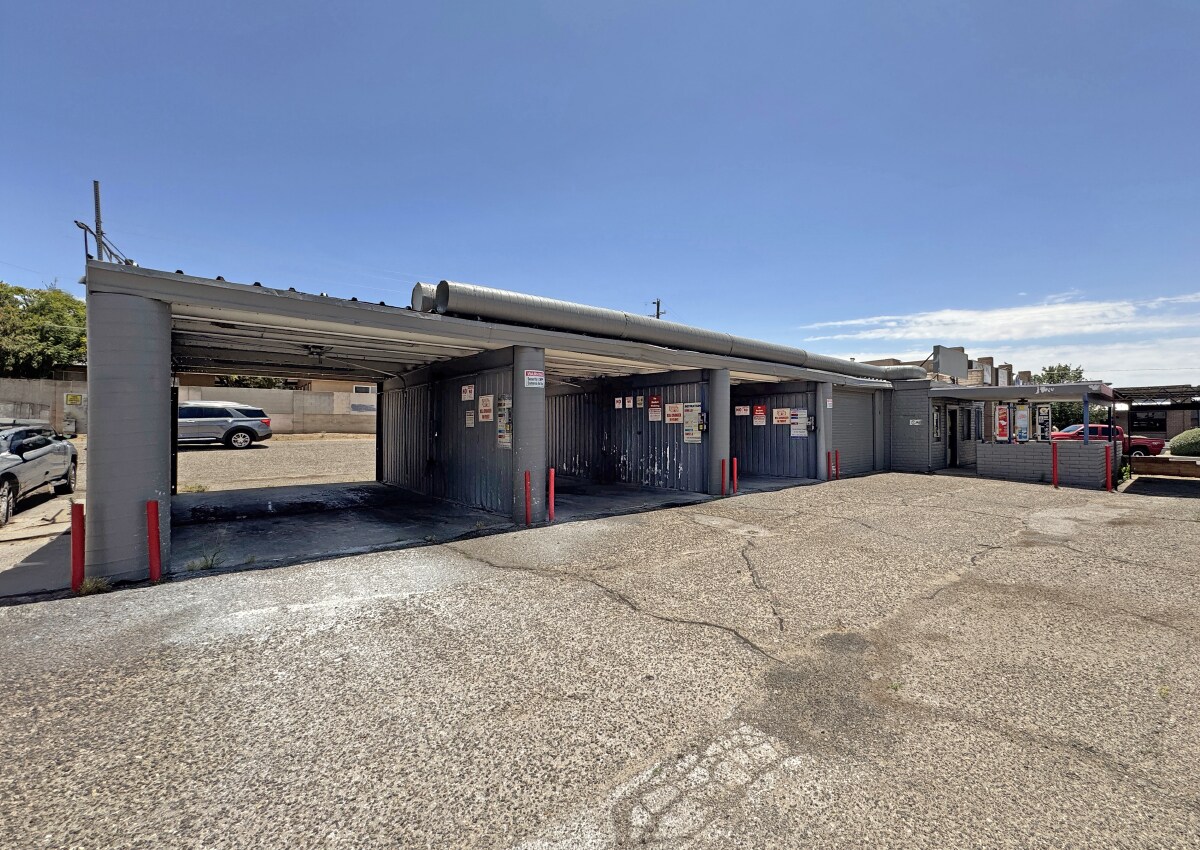1706 Juan Tabo Blvd NE, Albuquerque, NM à louer Photo de l’immeuble– Image 1 sur 12