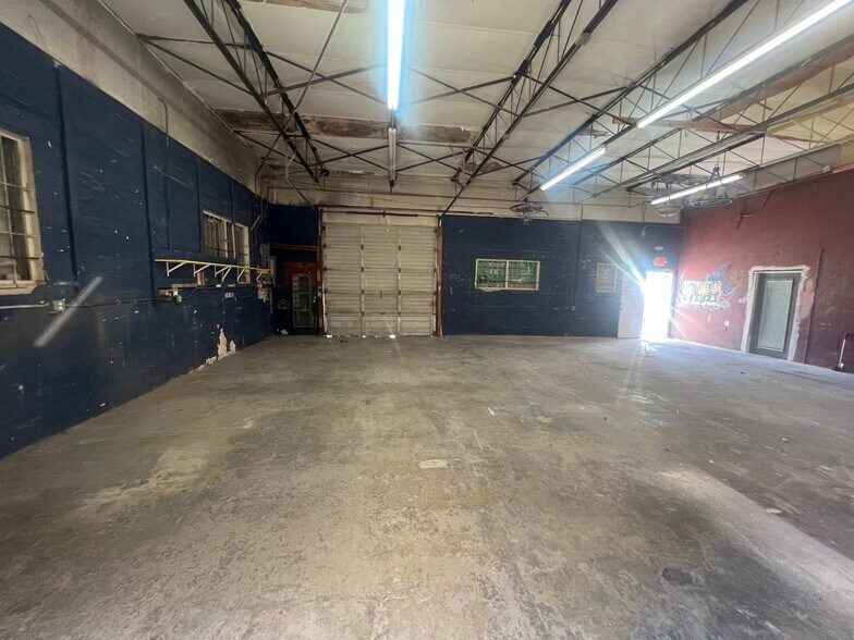 1325 E 10th Ave, Hialeah, FL à louer - Photo de l’immeuble – Image 2 sur 12