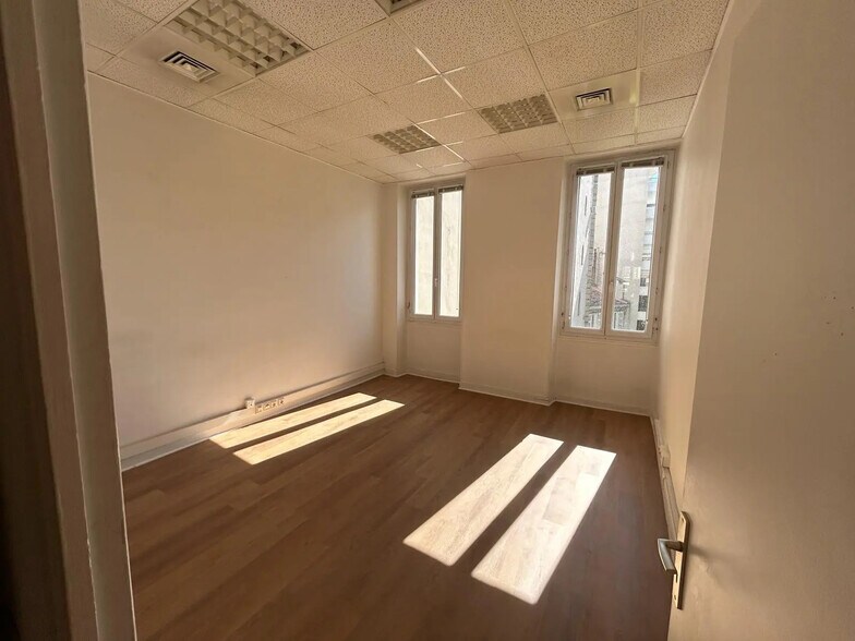 Bureau dans Marseille à louer - Photo de l’immeuble – Image 2 sur 7