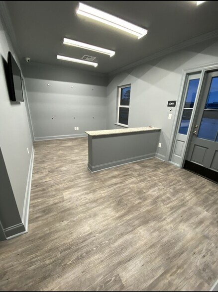 308 W Eastbank Dr, Gonzales, LA à louer - Photo de l’immeuble – Image 2 sur 4
