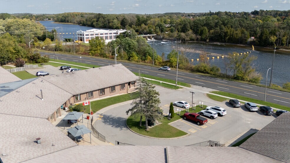 1155 Water St, Peterborough, ON à vendre - Photo de l’immeuble – Image 2 sur 10