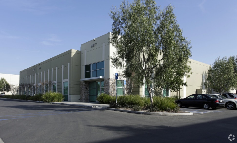 14271-14273 Albers Way, Chino, CA à louer - Photo principale – Image 1 sur 6