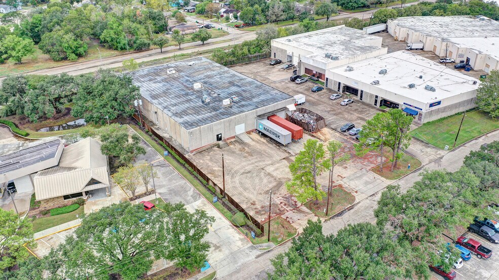 6131 Brookhill Dr, Houston, TX à louer - Photo de l’immeuble – Image 2 sur 3