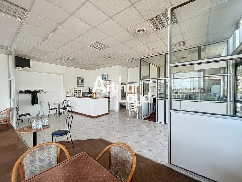 866 Route Départementale, Villeneuve-Loubet à louer - Photo de l’immeuble – Image 2 sur 5