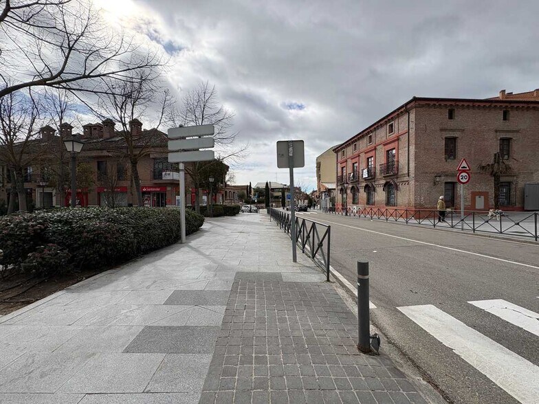 Avenida Adolfo Suárez, 25, Boadilla del Monte, Madrid à louer - Photo de l’immeuble – Image 2 sur 2