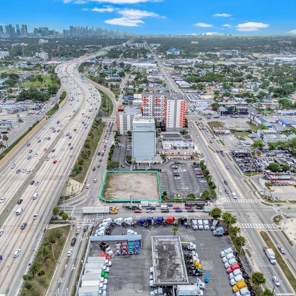 8028 NW 6th ct, Miami, FL à vendre - Photo de l’immeuble – Image 2 sur 3