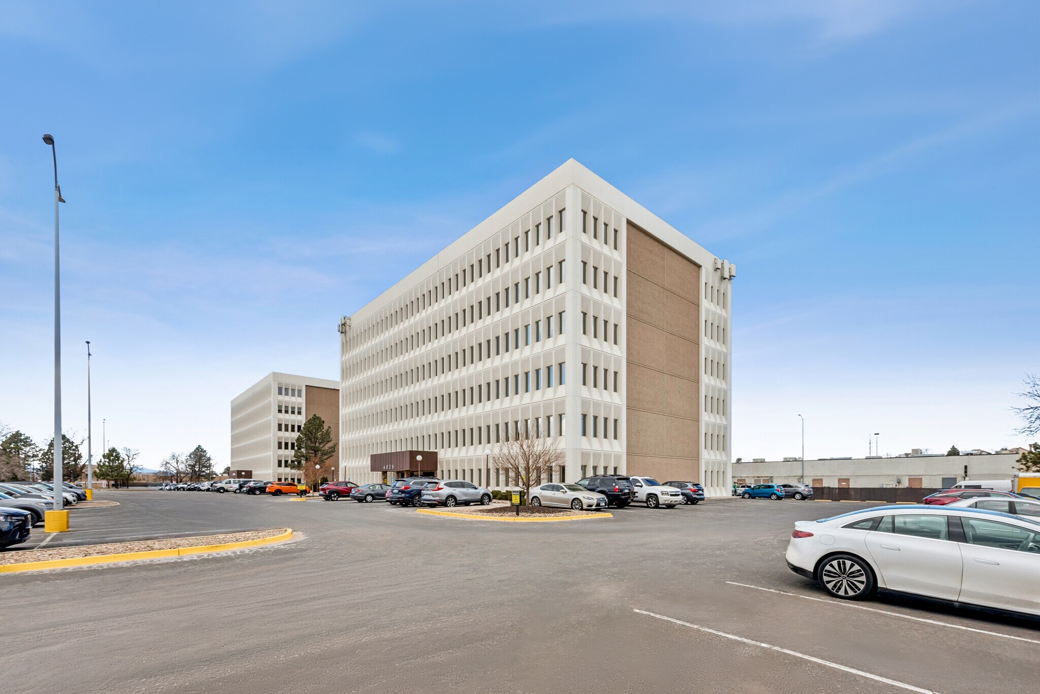 6825 E Tennessee Ave, Denver, CO à louer Photo principale– Image 1 sur 6