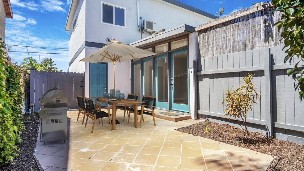 1610 E Carson St, Long Beach, CA à vendre - Photo de l’immeuble – Image 2 sur 11