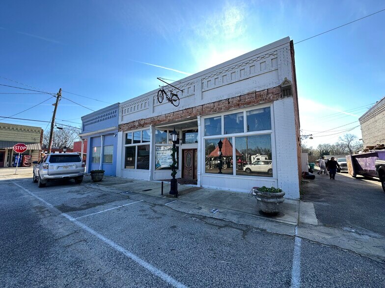 13 Public Sq, Bowman, GA à vendre - Photo principale – Image 1 sur 12