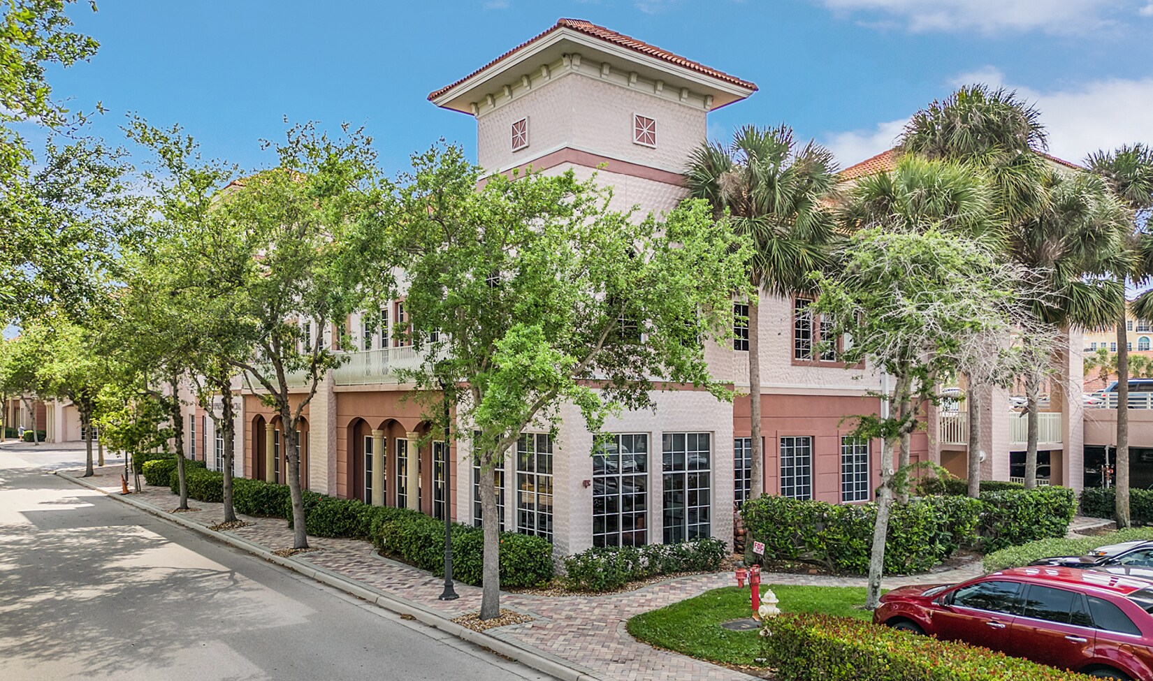 9015 Strada Stell Ct, Naples, FL à vendre Photo de l’immeuble– Image 1 sur 7