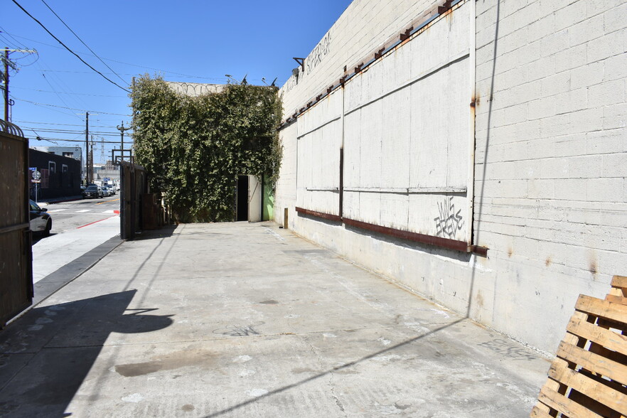 654 S Anderson St, Los Angeles, CA à louer - Photo de l’immeuble – Image 3 sur 20