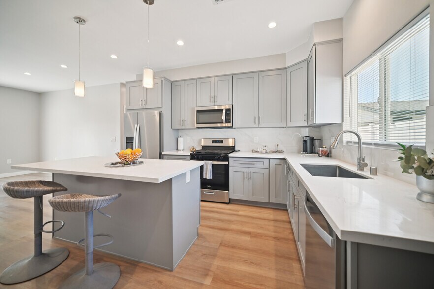 8434 Oakdale Ave, Winnetka, CA à vendre - Photo de l’immeuble – Image 3 sur 47