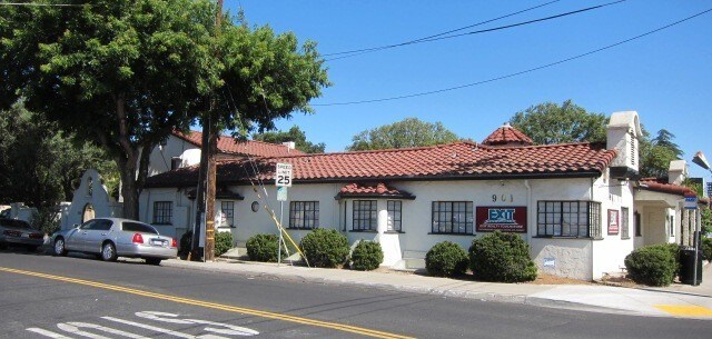 901 McHenry Ave, Modesto, CA à louer Photo principale– Image 1 sur 7