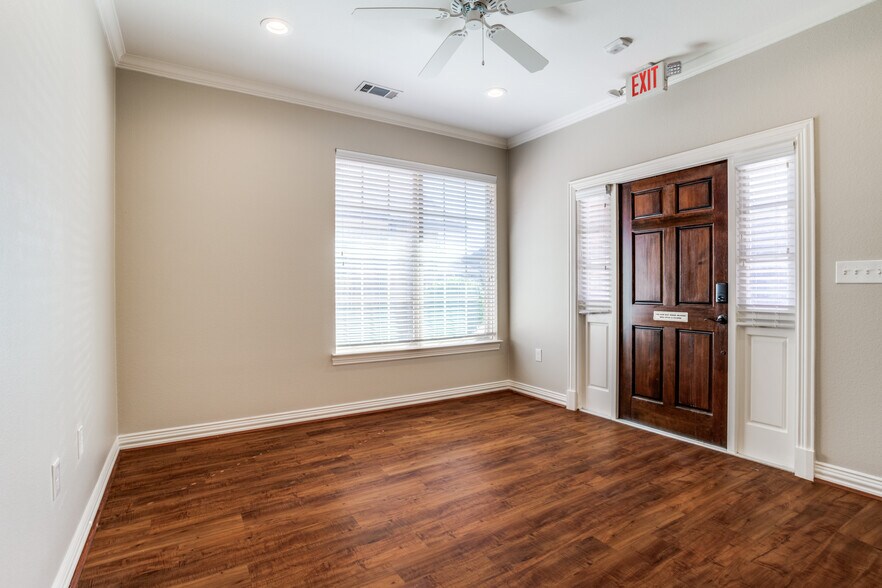 425 Old Newman Rd, Frisco, TX à louer - Photo de l’immeuble – Image 3 sur 41